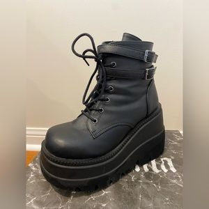 Lightly used. Very good condition.